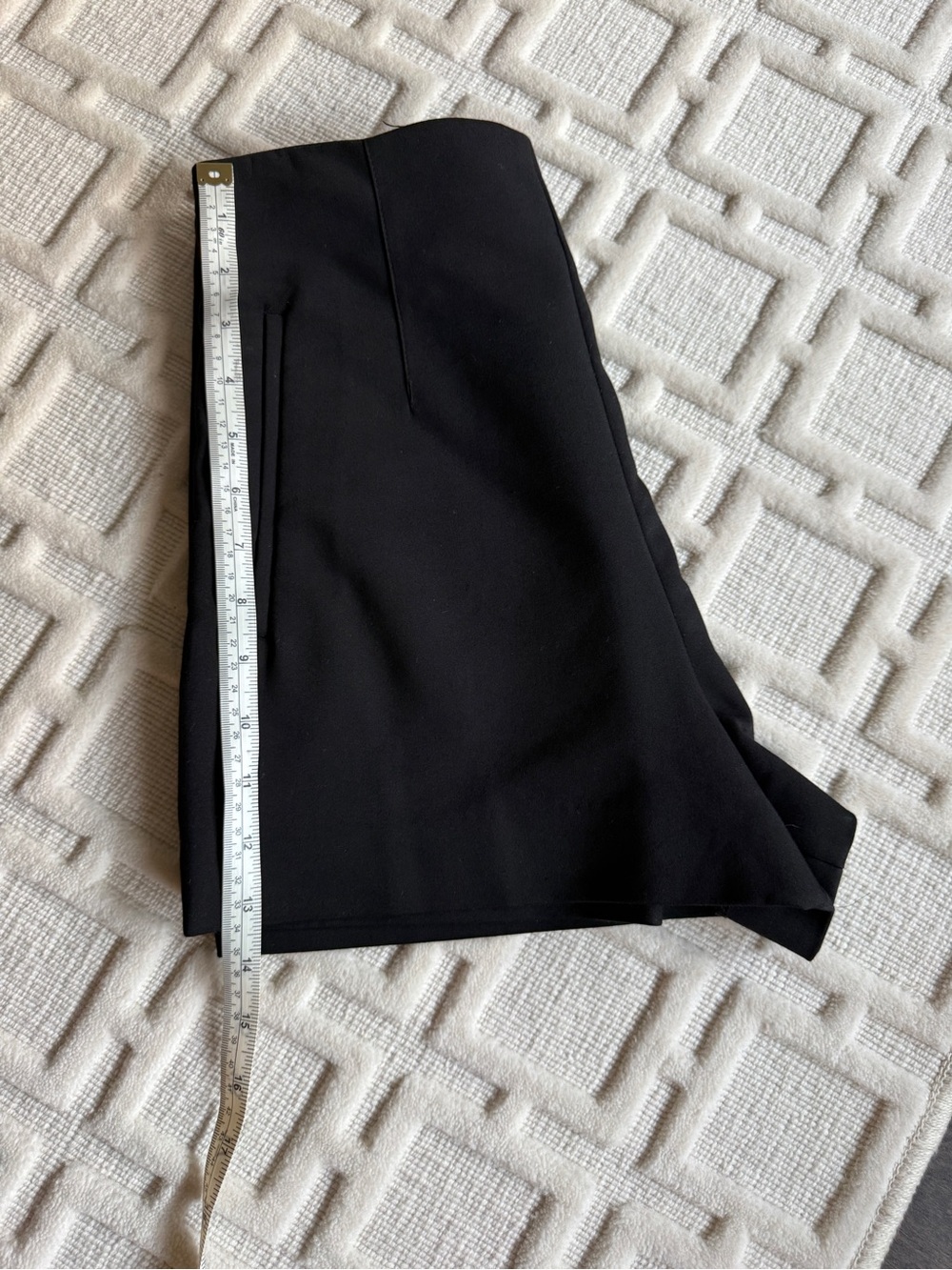 Zara Black High-Waist Tailored Shorts with Welt Pockets - Picture 3 of 4